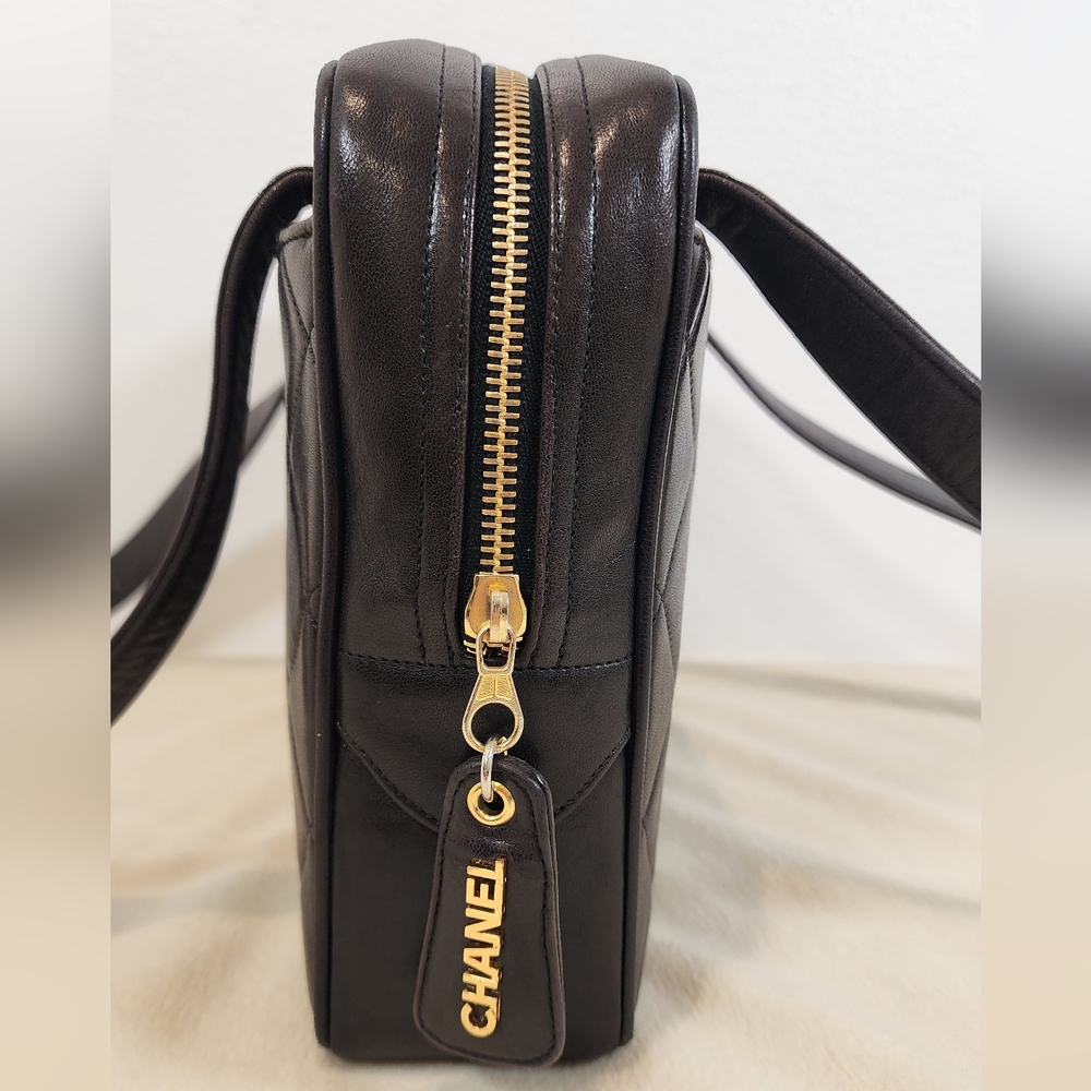 Chanel 1994-1996 quilted lambskin shoulder. Dark Brown. Slight fade on hardware - Picture 4 of 16